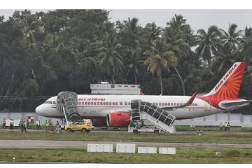 நடுவானில் பறந்த ஏர் இந்தியா விமானத்திற்கு வந்த அழைப்பு - அலறிய பயணிகள்!