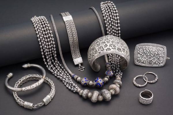 இனி வெள்ளி நகைகளை அடமானம் வைத்தும் வங்கிக் கடன் பெறலாம்: விரிவான விளக்கம் | Rbi On Loans Against Silver இனி வெள்ளி நகைகளை அடமானம் வைத்தும் வங்கிக் கடன் பெறலாம்: விரிவான விளக்கம் | Rbi On Loans Against Silver