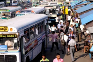 திடீர் பணிப்புறக்கணிப்பில் தனியார் பேருந்துகள் ; பயணிகள் அவதி!