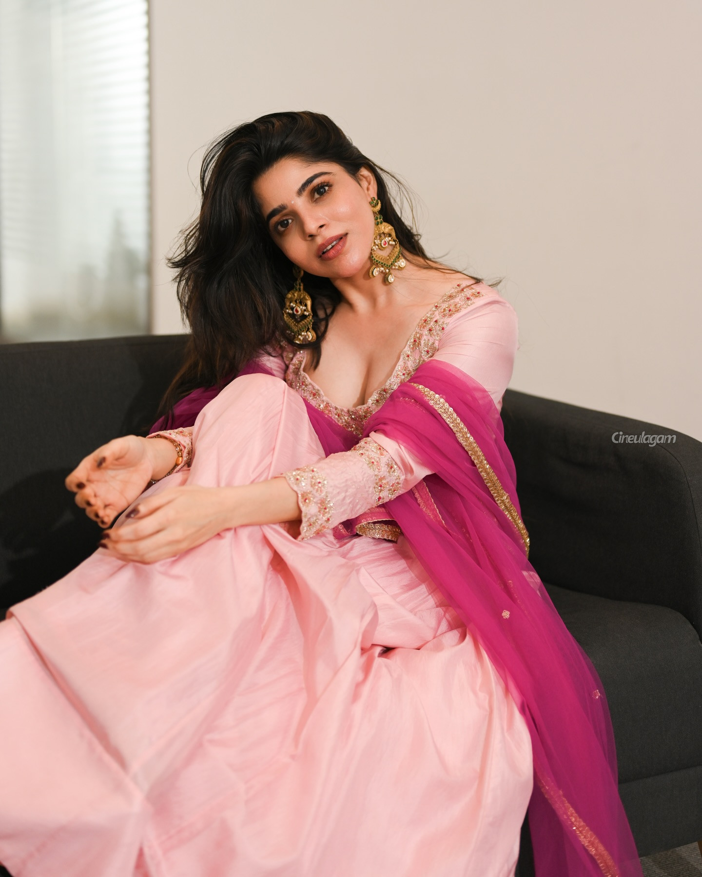 நடிகை திவ்ய பாரதி செம ஹாட் போட்டோஷூட் 1 Gallery