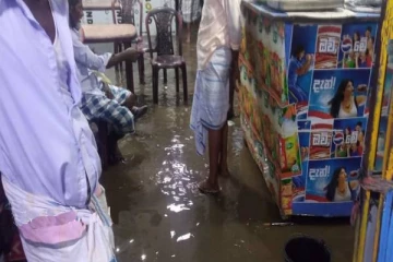 திருகோணமலையில் வீடுகளுக்குள் முடங்கி கிடக்கும் மக்கள்! (Photos)