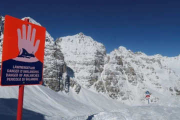 பிரபல ஐரோப்பிய நாட்டில் அடுத்தடுத்து பனிச்சரிவு! 7 பேர் பலி