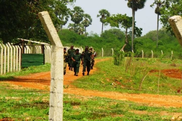 வடக்கு கிழக்கில் காணி விடுவிப்பு - பொன்சேகா கடும் எதிர்ப்பு