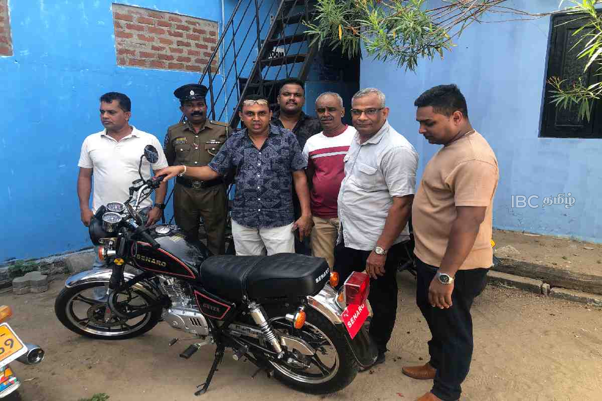 மட்டக்களப்பில் திருட்டுபோன மோட்டார் சைக்கிள் : 05 மணிநேரத்தில் கண்டுபிடித்த காவல்துறை | Police Recover Stolen Motorcycle In Batticaloa