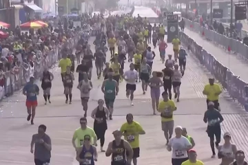 அமெரிக்காவில் மாரத்தான் போட்டியில் இரண்டாவதாக வெற்றி பெற்ற நபருக்கு நேர்ந்த நிலை!