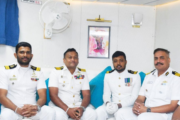 கொழும்பு துறைமுகத்திற்கு நகர்வெடுத்துள்ள இந்திய காவல்படை கப்பல்கள்! | Indian Coast Guard Ships Arrive In Sri Lanka