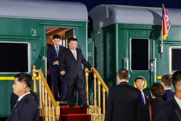 ஏவுகணைகள் பொறுத்தப்பட்ட கவச ரயில்! ஆடம்பரம் நிறைந்த 90 பெட்டிகள்: சீனா புறப்பட்ட கிம் ஜாங் உன்