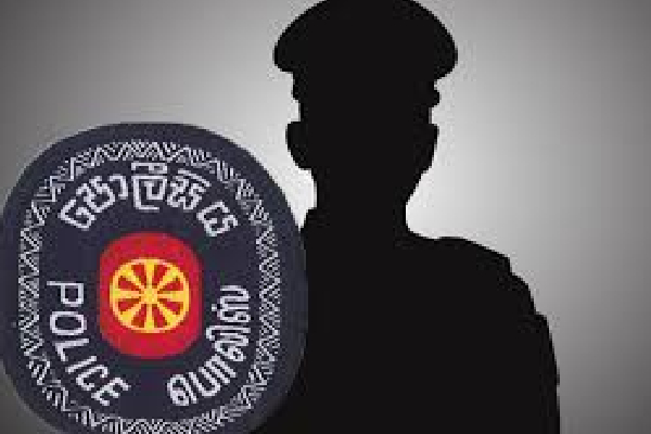 பணிநீக்கம் செய்யப்பட்ட முன்னாள் பொலிஸ் அதிகாரி கைது | Former Dismissed Police Officer Arrested