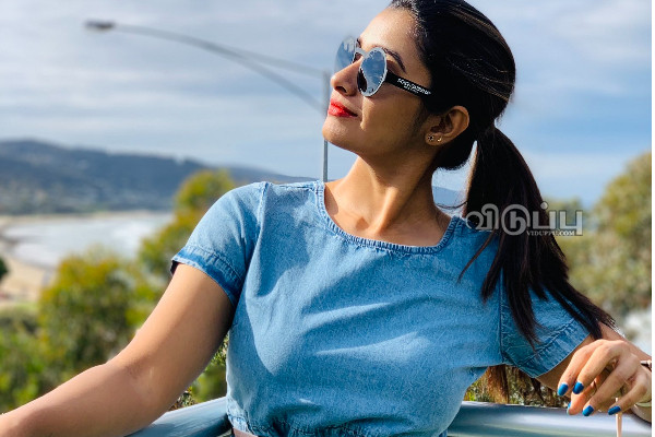 மலை உச்சியில் இப்படியொரு போஸ்!! நீச்சல் குள புகைப்படத்தை வெளியிட்ட நடிகை பிரியா பவானி சங்கர்.. | Priya Bhavani Shankar Share Swiming Pool Photo