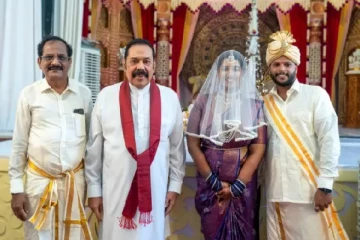 மூத்த ஊடகவியலாளர் மகளின் திருமண நிகழ்வில் கலந்துகொண்ட மகிந்த (PHOTOS)