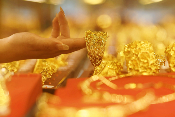 கொழும்பை அச்சுறுத்திய பெண்கள் கும்பல் - ஹீரோவாக செயற்பட்ட பேருந்து நடத்துநர் | Women Thieves Arrested In Colombo