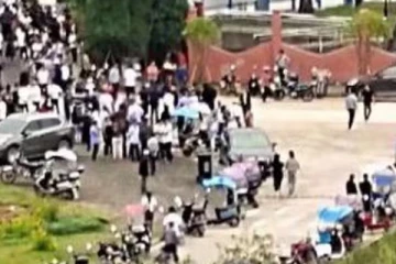 சீனா ஆரம்பபாடசாலையில் கத்திக்குத்து; இருவர் பலி 10 பேர் காயம்