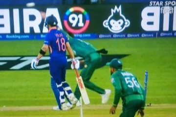 அம்பயர் என்ன தூங்கிட்டாரா'? கே.எல்.ராகுல் முதலில்  அவுட்டே  இல்லை ?   - ஆதாரம் கூறும் நெட்டின்சன்கள் !