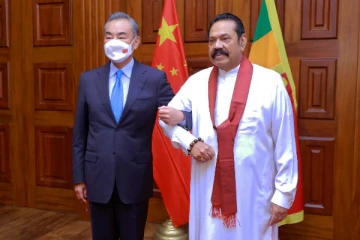 சீன வெளிவிவகார அமைச்சர் - சிறிலங்கா பிரதமர் சந்திப்பு! கைச்சாத்திடப்படவுள்ள ஒப்பந்தங்கள்