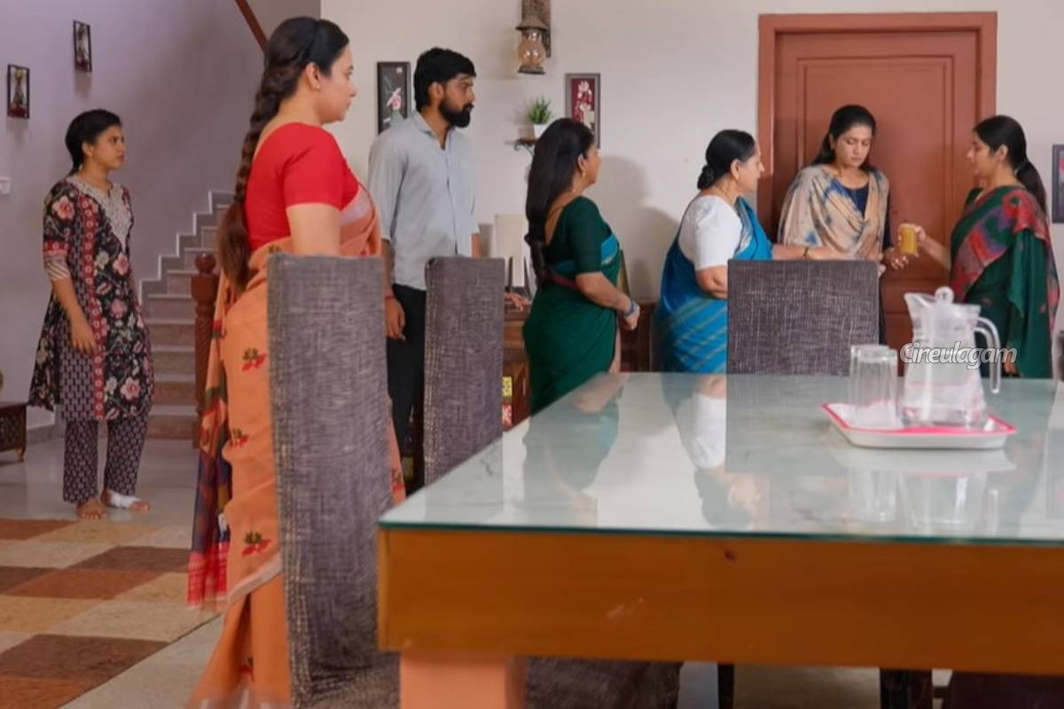 வழக்கில் இருந்து தப்பிக்க குணசேகரனின் அடுத்த மூவ், நந்தினியை விளாசிய விசாலாட்சி... எதிர்நீச்சல் தொடர்கிறது புரொமோ | Ethirneechal Thodargiradhu Serial Promo 22 July வழக்கில் இருந்து தப்பிக்க குணசேகரனின் அடுத்த மூவ், நந்தினியை விளாசிய விசாலாட்சி... எதிர்நீச்சல் தொடர்கிறது புரொமோ | Ethirneechal Thodargiradhu Serial Promo 22 July