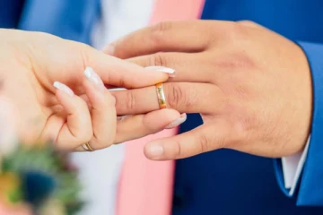 தங்க மோதிரம் கொடுக்கவில்லை; நண்பர்களுடன் காதலனை தாக்கிய காதலி !