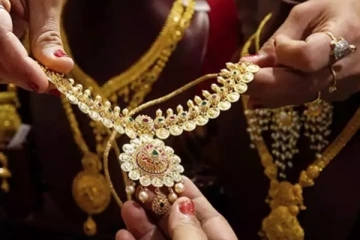 அதிரடியாக சரிந்த தங்கம் விலை - எவ்வளவு தெரியுமா?