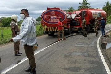 கந்தளாய் பகுதியில் வாகனங்கள் நேருக்கு நேர் மோதி விபத்து