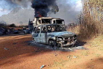 எரிந்த நிலையில் கிடந்த 30க்கும் மேற்பட்ட சடலங்கள்! மியான்மரில் பயங்கரம்