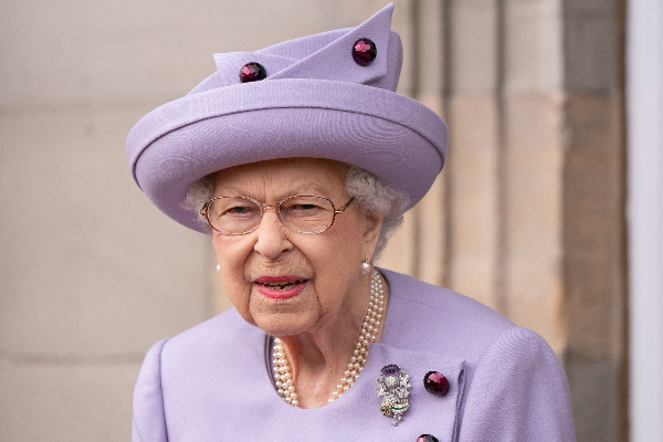 விலை உயர்ந்த நகையுடன் அடக்கம் செய்யப்படும் ராணி எலிசபெத் உடல் | Queen Elizabeth S Body To Be Buried With Jewels விலை உயர்ந்த நகையுடன் அடக்கம் செய்யப்படும் ராணி எலிசபெத் உடல் | Queen Elizabeth S Body To Be Buried With Jewels