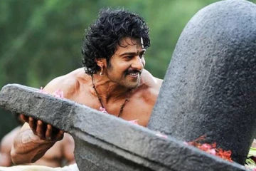 பாகுபலி படத்திற்காக நடிகர் பிரபாஸ் வாங்கிய சம்பளம்.. என்னது இவ்வளவு தானா..!