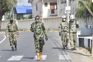 யாழில் வீடொன்றில் வீசிய துர்நாற்றம்;  அயலவர்களுக்கு  காத்திருந்த அதிர்ச்சி