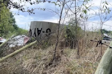 லண்டனில் விழுந்து நொருங்கிய விமானத்தில் ஒருவர் படுகாயம்