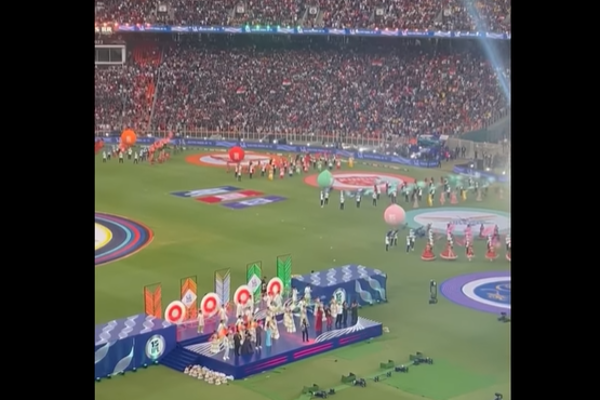 கிரிக்கெட் விளையாட்டு அரங்கத்தையே அதிர வைத்த ‘வந்தே... மாதரம்...’ பாட்டு - வைரலாகும் வீடியோ - தமிழ்நாடு