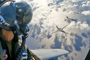 அமெரிக்காவை அதிர வைத்த மர்ம ட்ரோன்கள்; விமானப்படைதள வான்பரப்பில் 4 மணி நேரம் பறந்ததால் பரபரப்பு!