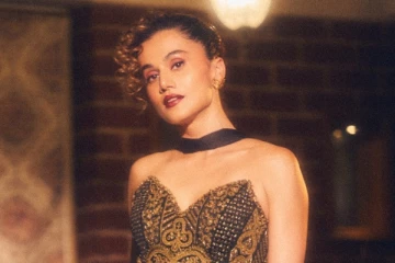 டாப்ஸி ஹாட் உடையில் லேட்டஸ்ட் போட்டோஷூட்