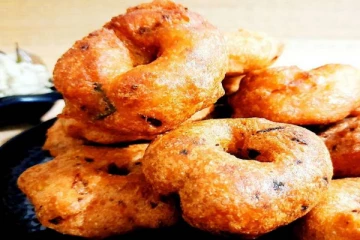 முட்டைக்கோஸ் உளுந்து வடை சுவைத்துள்ளீர்களா? சுடச் சுட இனி ருசியுங்கள்