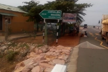 யாழில் பொலிஸ் காவலரன் மீது பெற்றோல் குண்டுவீச்சு; பரபரப்பை ஏற்படுத்திய சம்பவம்