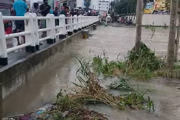 வெள்ளத்தில் மூழ்கும் ஜா-எல நகரம்! | Ja Ela City Submerged In Floodwaters வெள்ளத்தில் மூழ்கும் ஜா-எல நகரம்! | Ja Ela City Submerged In Floodwaters