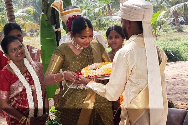 இயக்கச்சி றீச்சாவில் கோலாகலமாக இடம்பெற்ற திருமணம்; மகிழ்ச்சியில் புலம்பெயர் மணமக்கள்! | Wedding Took Place Grandly In Iyakkachchi Reecha