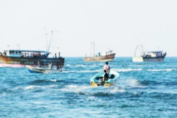 தமிழகத்திலிருந்து சட்டவிரோதமாக யாழிற்குள்  நுழைந்த இளைஞன்; அதிகாரிகள் எடுத்த நடவடிக்கை