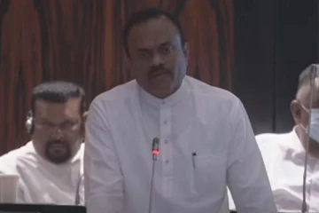 "..විශ්වවිද්යාලවල තරුණයෝ හැසිරෙන්නෙ කුලී හමුදාවක් වගේ..මේ රට භාරගන්න යන්නේ කොන්ඩෙ වවාගත්ත, රැවුල වවාගත්ත, ගල්යුගයේ පිරිසක්.." අජිත් රාජපක්ෂ පාර්ලිමේන්තුව දෙවනත් කරයි..!
