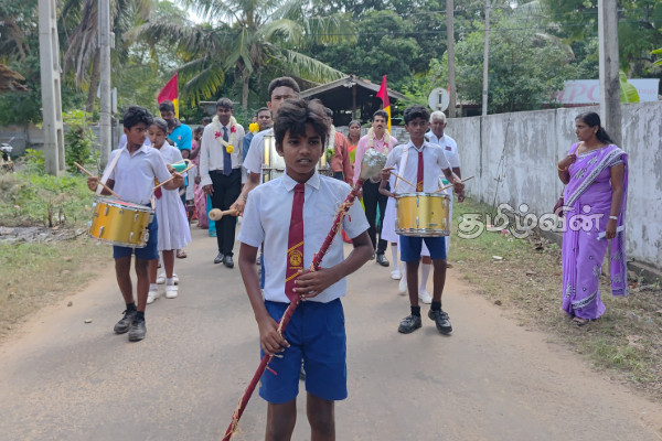 அச்சுவேலி இரத்தினேஸ்வரி வித்தியாலயத்தில் புதிதாக அமைக்கப்பட்ட பாதைக்கான வளைவு | Newly Constructed Path At Rattineshwari Vidyalaya
