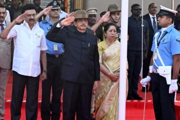 குடியரசு தினத்தையொட்டி தேசியக் கொடி ஏற்றிய ஆளுநர் ஆர்.என்.ரவி