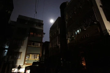 மீண்டும் இருளில் மூழ்குமா இலங்கை!