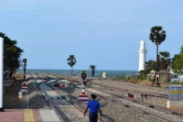 கடற்கரையில் மர்மமான முறையில் உயிரிழந்த கடற்படை சிப்பாய்