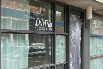 Z எழுத்தால் சூறையாடப்பட்ட கனேடிய துணிக்கடை