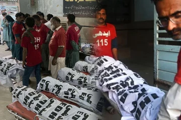 பாகிஸ்தானில் பாரிய பேருந்து விபத்து: 17 பேர் பலி