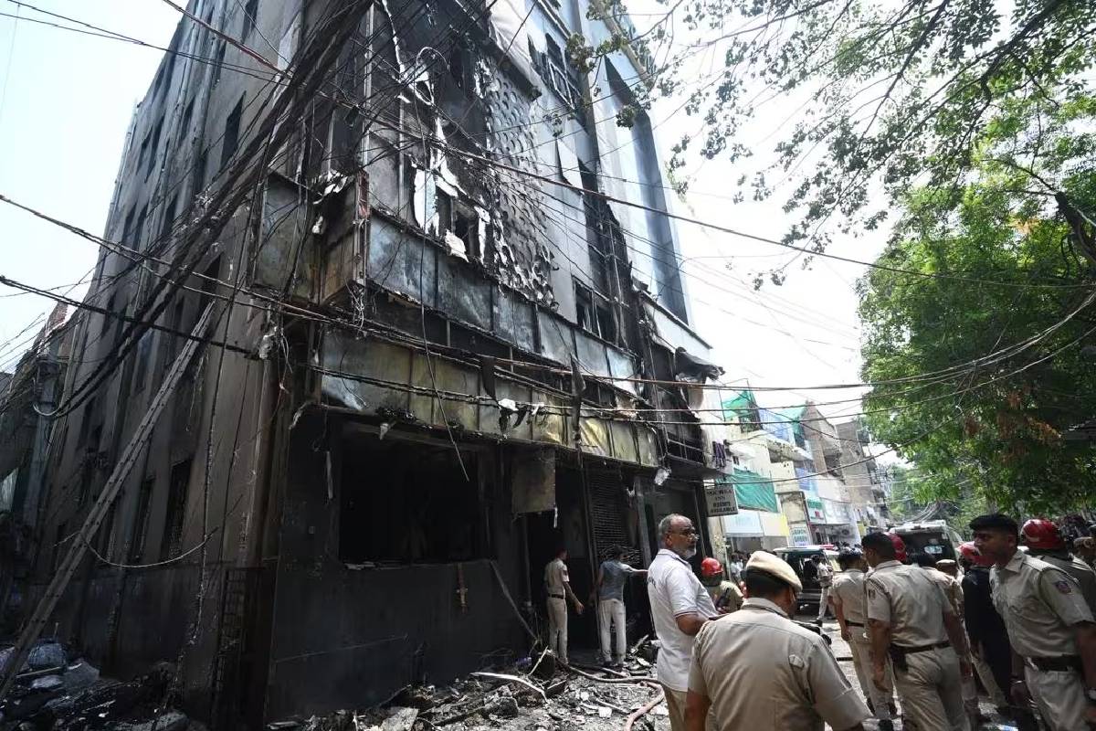 டெல்லி உணவகத்தில் தீ விபத்து - 21 பேர் உயிரிழப்பு | 21 Dies In Delhi Malviya Nagar Restaurant Fire