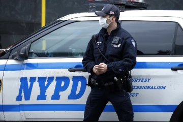 நியூயார்க் வீதியில் தனியாக நடந்து சென்ற பெண்ணுக்கு காத்திருந்த அதிர்ச்சி