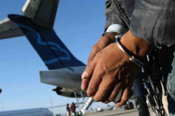 கட்டுநாயக்கவில் பயங்கரவாத புலனாய்வுப் பிரிவினரால் கைது செய்யப்பட்ட 3 தமிழர்கள்! | Three Sri Lankan Tamils Deported From India கட்டுநாயக்கவில் பயங்கரவாத புலனாய்வுப் பிரிவினரால் கைது செய்யப்பட்ட 3 தமிழர்கள்! | Three Sri Lankan Tamils Deported From India