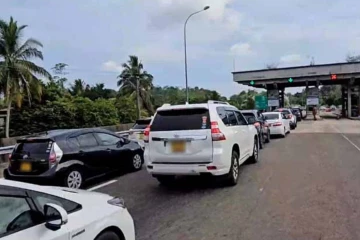 අයහපත් කාලගුණය හමුවේ අධිවේගී මාර්ග රියදුරන්ට හදිසි දැනුම්දීමක්