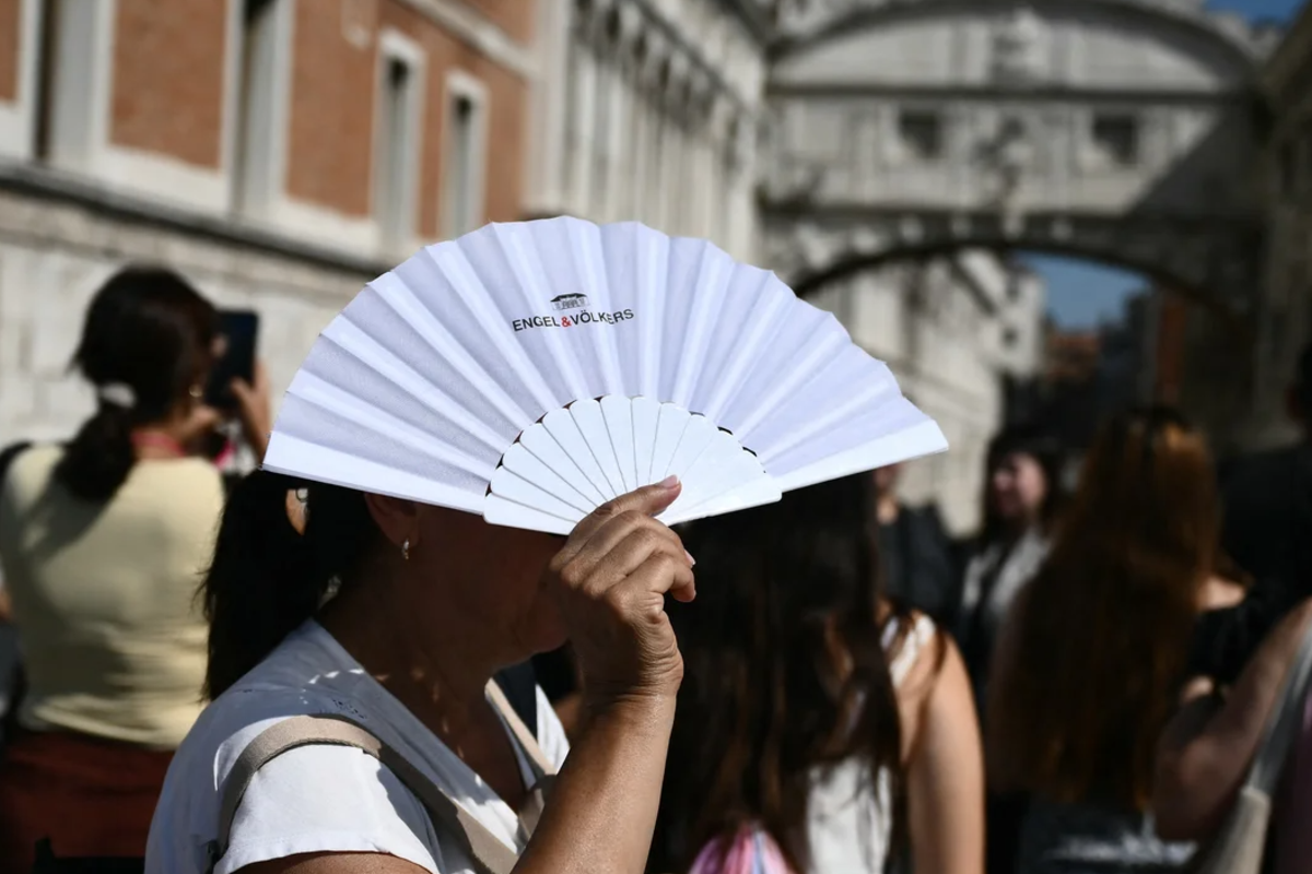 ஐரோப்பா முழுவதும் உக்கிர வெப்ப அலை; 3,700 பேர் உயிரிழப்பு! | Intense Heatwave Across Europe 3 700 Deaths