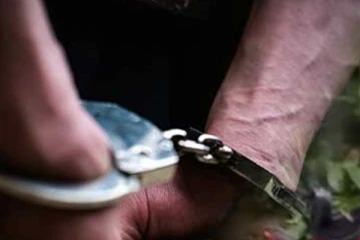 පෙම්වතියගේ අලුත් පෙම්වතා මැරීමට බෝම්බයක් රැගෙන ආ පෙම්වතා..