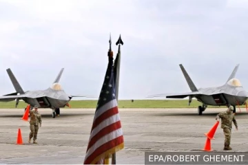 மத்திய கிழக்கிற்கு F-22 ரக போர் விமானத்தை அனுப்பிய அமெரிக்கா: அதிகரிக்கும் பிராந்திய பதற்றம்