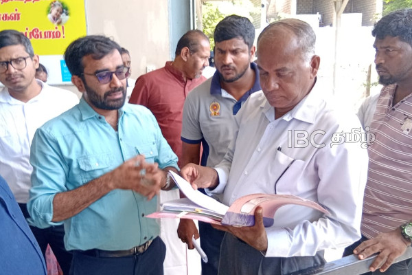 அரச - தனியார் பேருந்து சேவை தொடர்பில் யாழ் எம்.பி க்கள் கூட்டாக ஆராய்வு! | Jaffna Mp Jointly Examine Government Private Bus